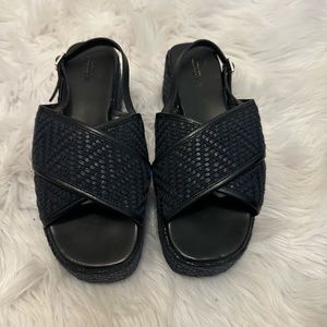Urban Outfitters size 8.5 Navy blue / black sandals